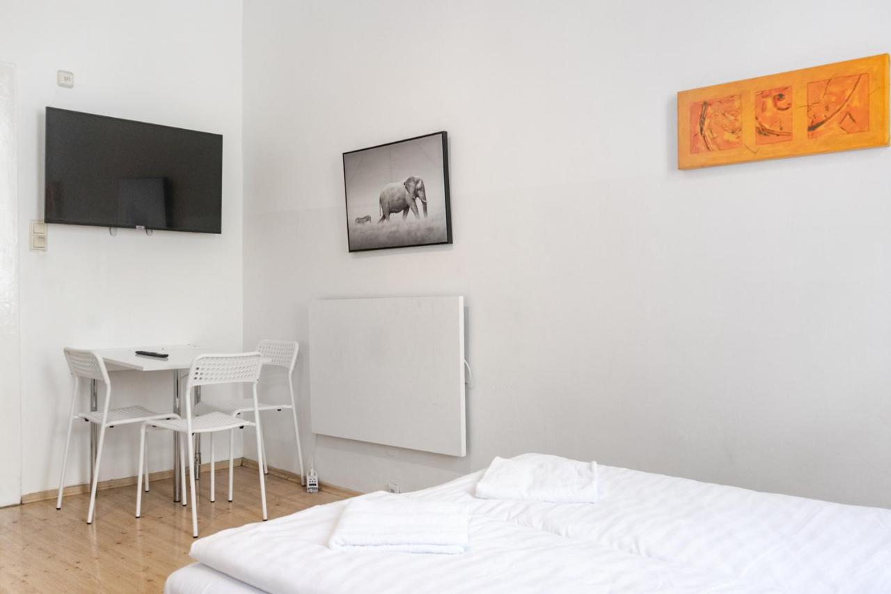 Attractive Apartment Near Wiener Stadthalle Exterior photo